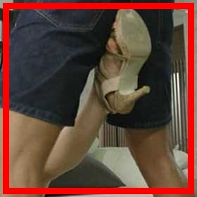 金玉蹴りたすスパンキング